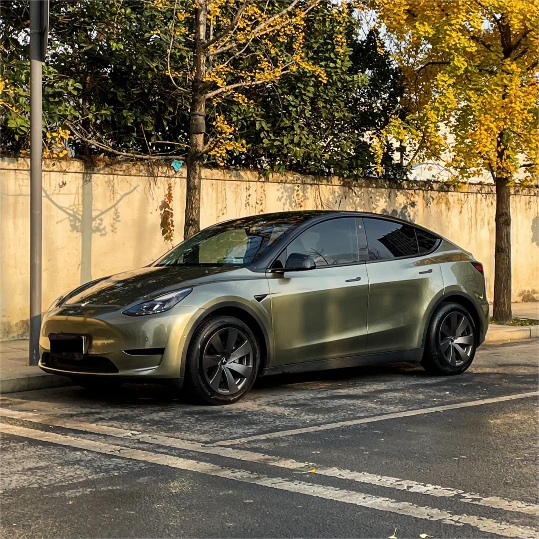 Gloss Metallic Pangu Green Car Vinyl Wrap product image 4 - Veloro metallic vinyl wrap