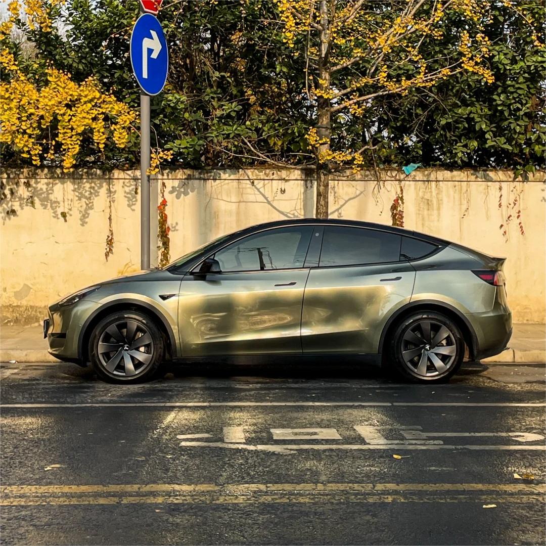 Gloss Metallic Pangu Green Car Vinyl Wrap product image 5 - Veloro metallic vinyl wrap
