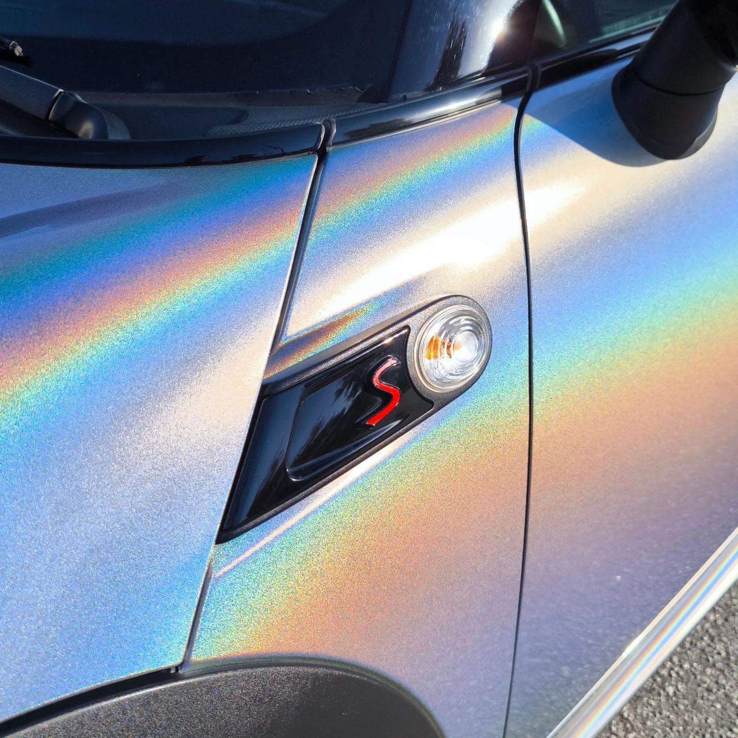 Gloss Metallic Rainbow Holographic Silver Car Vinyl Wrap PET product image 8 - Veloro metallic vinyl wrap