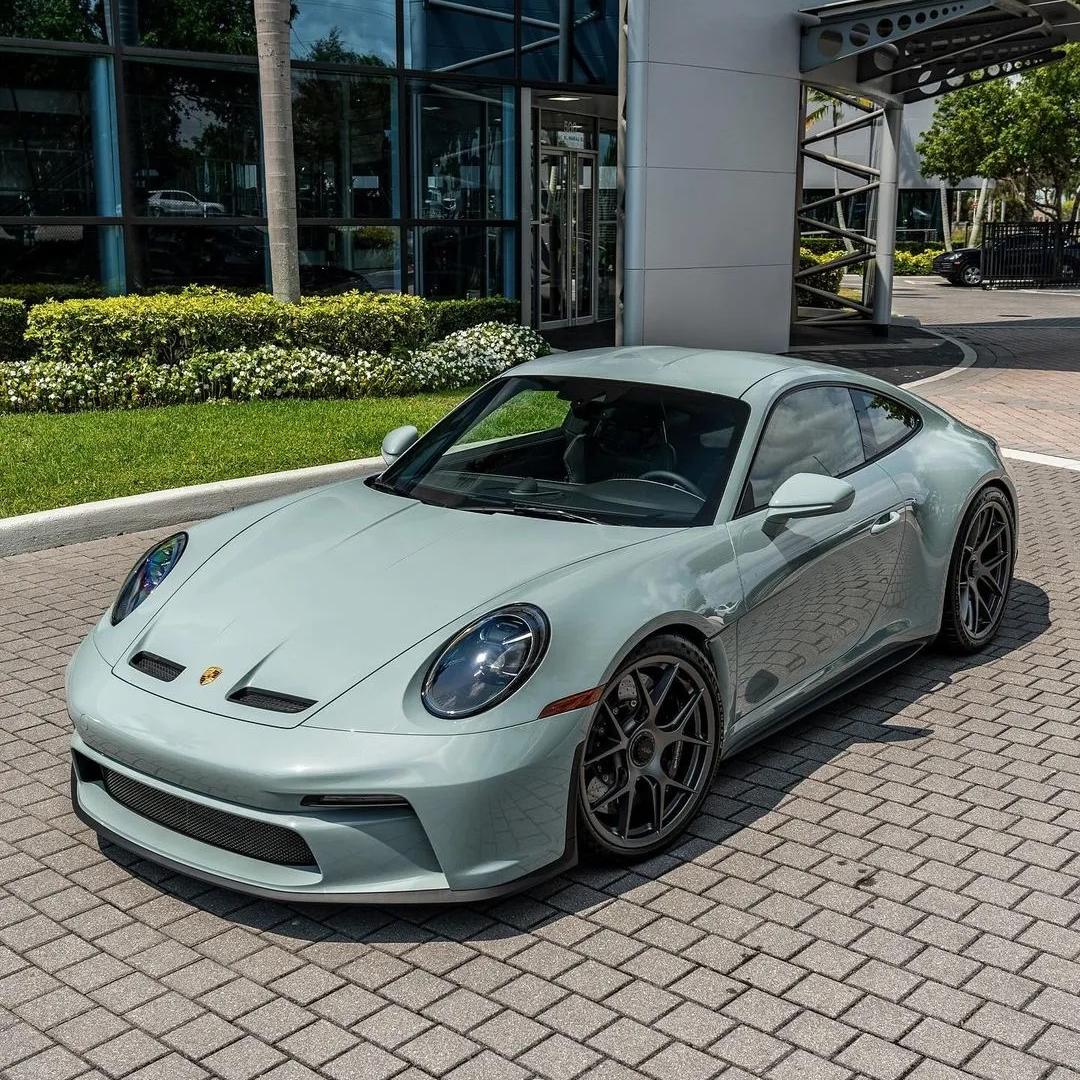 Gloss Metallic Shade Green Car Vinyl Wrap PET product image 5 - Veloro metallic vinyl wrap