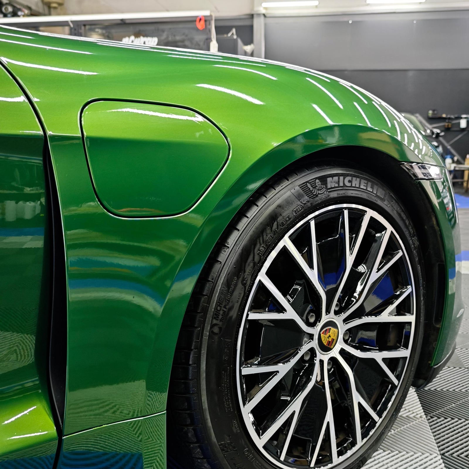 Gloss Metallic Sonoma Green Car Vinyl Wrap PET product image 4 - Veloro metallic vinyl wrap