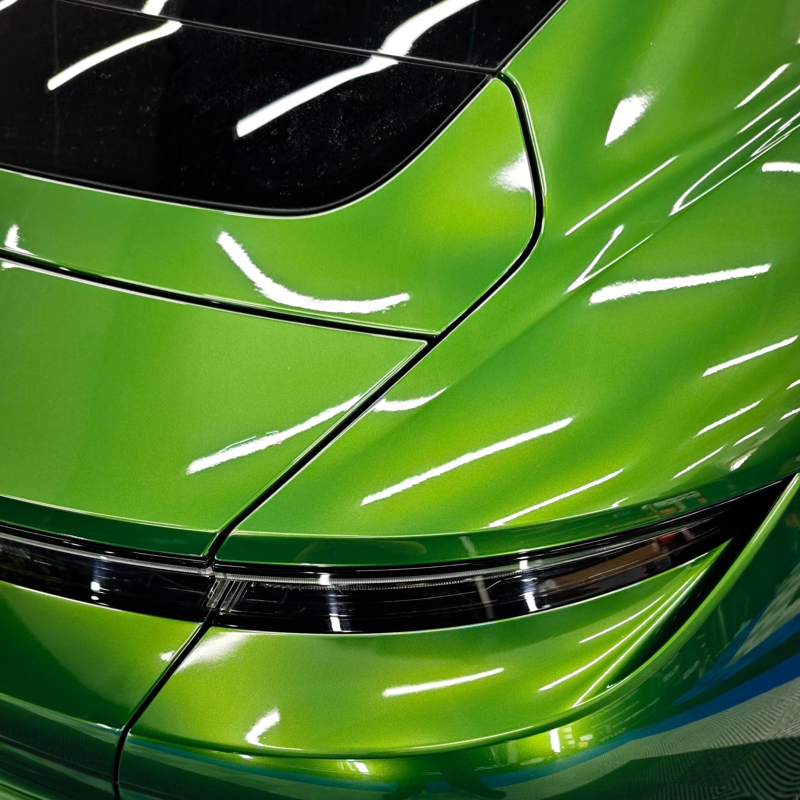 Gloss Metallic Sonoma Green Car Vinyl Wrap PET product image 7 - Veloro metallic vinyl wrap