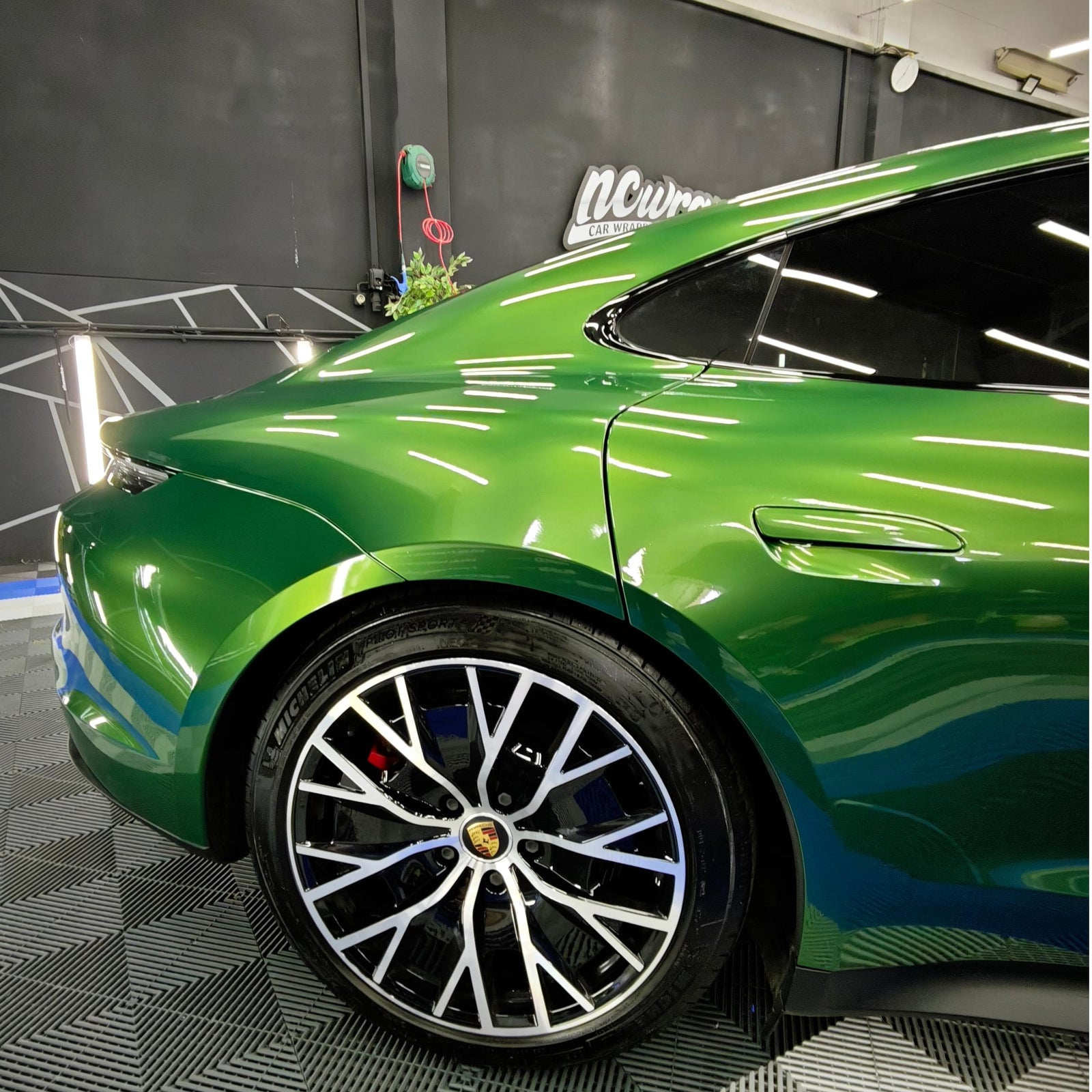 Gloss Metallic Sonoma Green Car Vinyl Wrap PET product image 8 - Veloro metallic vinyl wrap