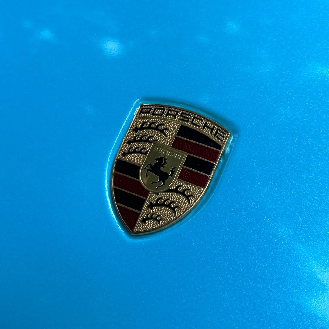 Gloss Metallic Sparkle Sky Blue Car Vinyl Wrap product image 6 - Veloro metallic vinyl wrap
