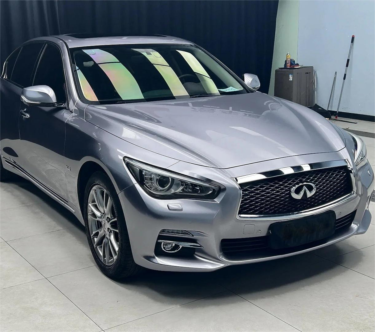 Gloss Metallic Titanium Grey Car Vinyl Wrap Sale product image 4 - Veloro metallic vinyl wrap
