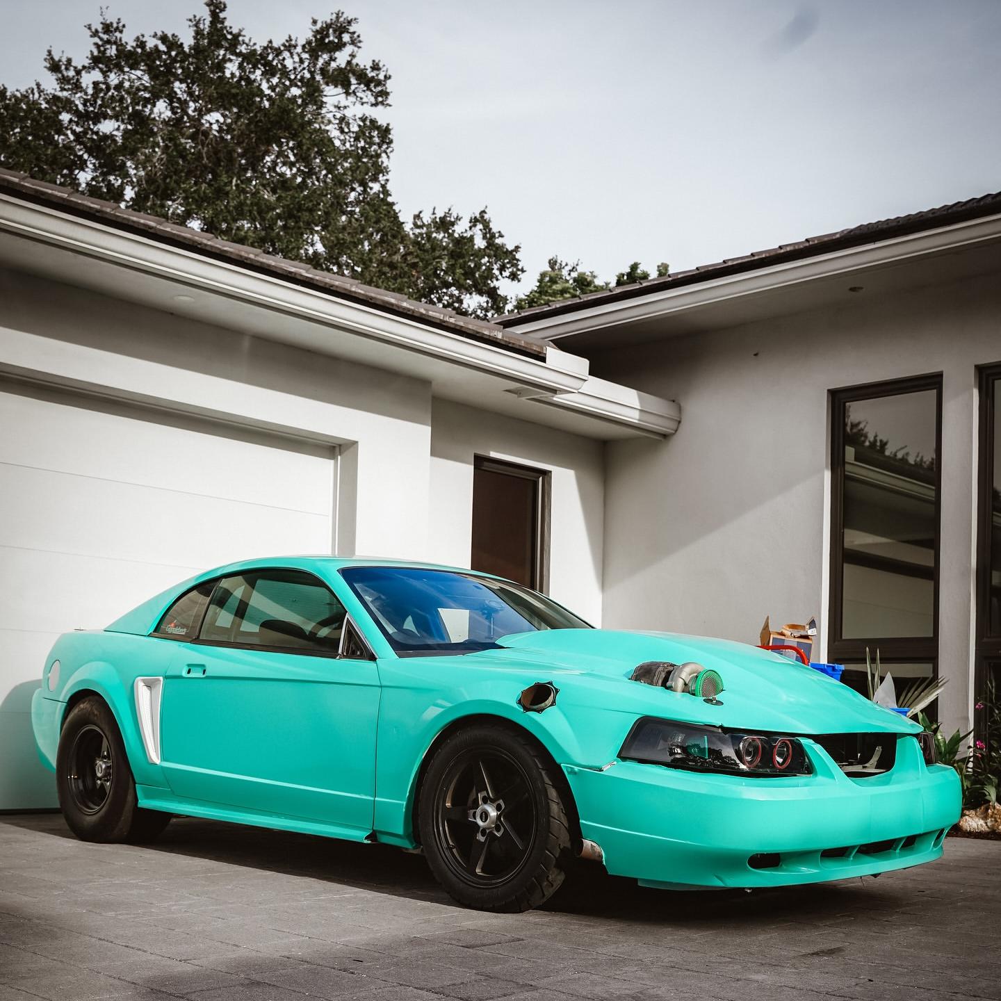 Gloss Porsche Mint Green Car Vinyl Wrap PET product image 3 - Veloro gloss vinyl wrap