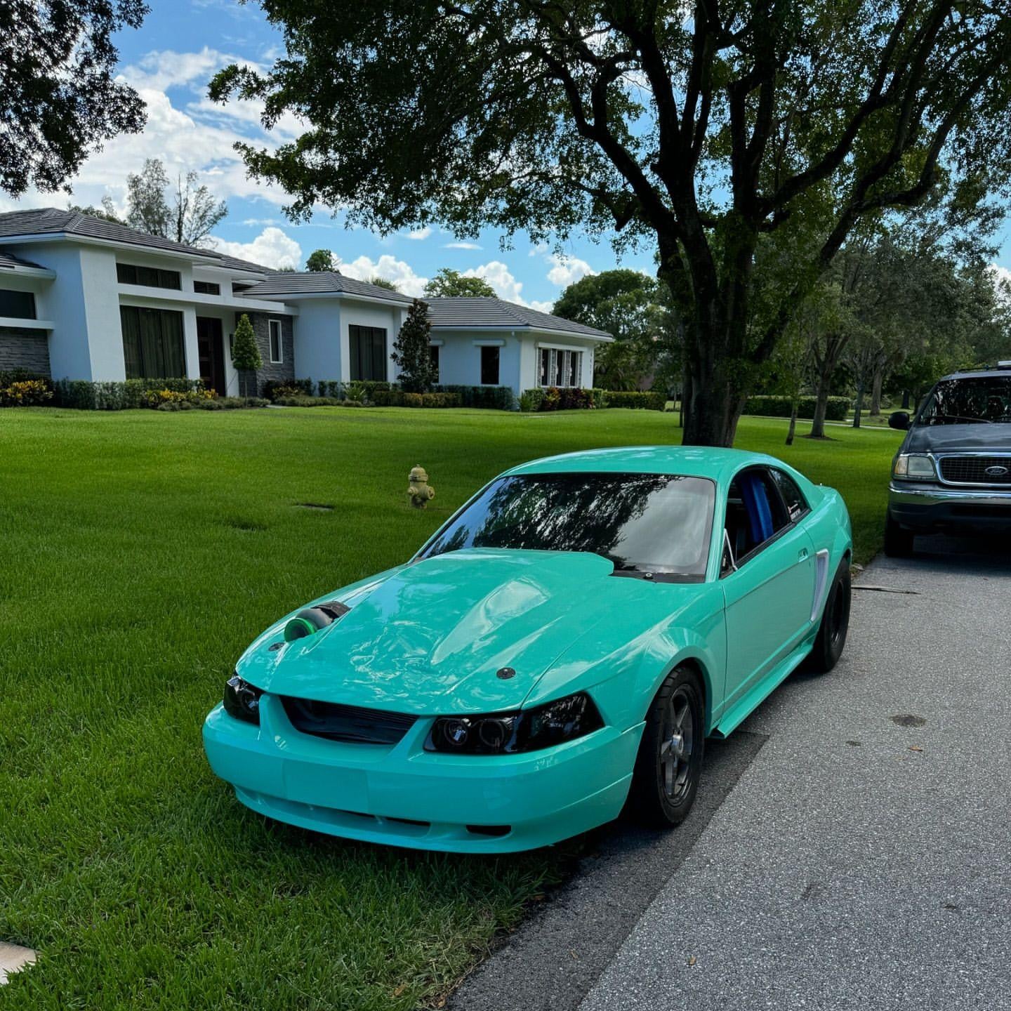 Gloss Porsche Mint Green Car Vinyl Wrap PET product image 4 - Veloro gloss vinyl wrap