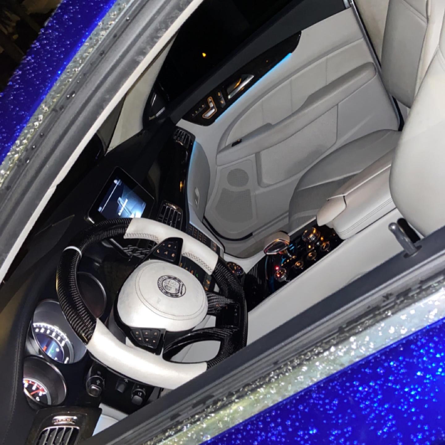 Gloss Mirror Chrome Blue Car Vinyl Wrap PET product image 11 - Veloro chrome vinyl wrap
