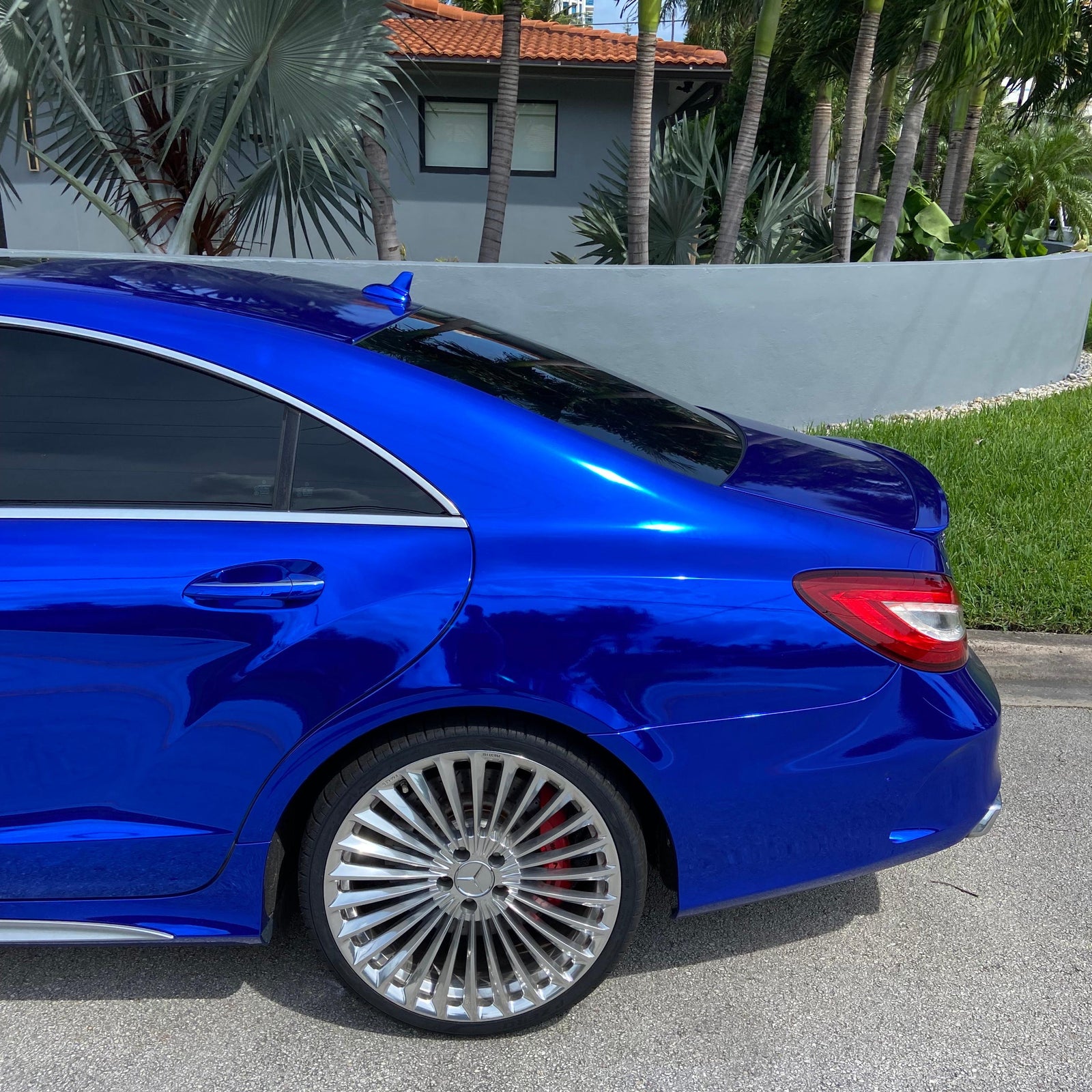 Gloss Mirror Chrome Blue Car Vinyl Wrap PET product image 7 - Veloro chrome vinyl wrap
