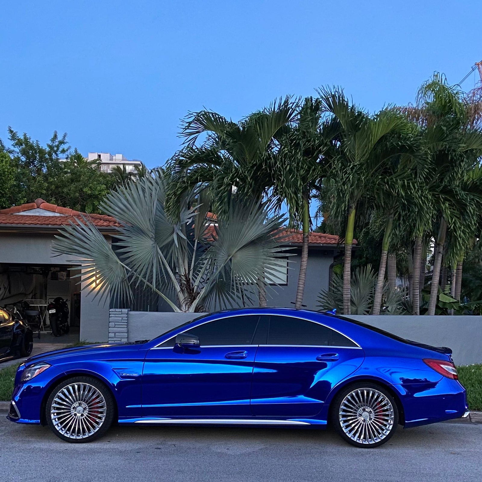 Gloss Mirror Chrome Blue Car Vinyl Wrap PET product image 4 - Veloro chrome vinyl wrap