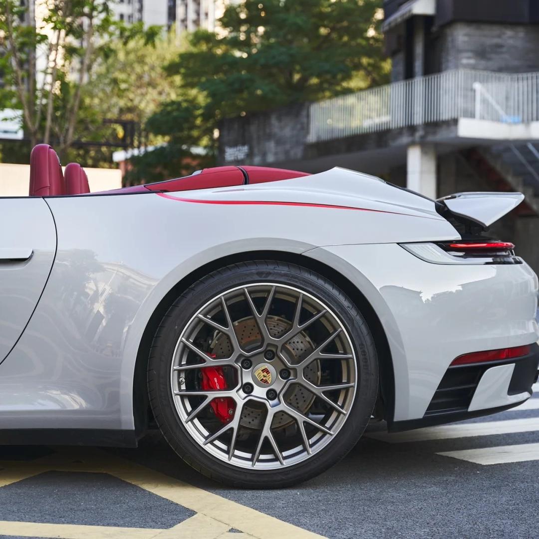 Gloss Porsche Grey Car Vinyl Wrap PET product image 8 - Veloro gloss vinyl wrap
