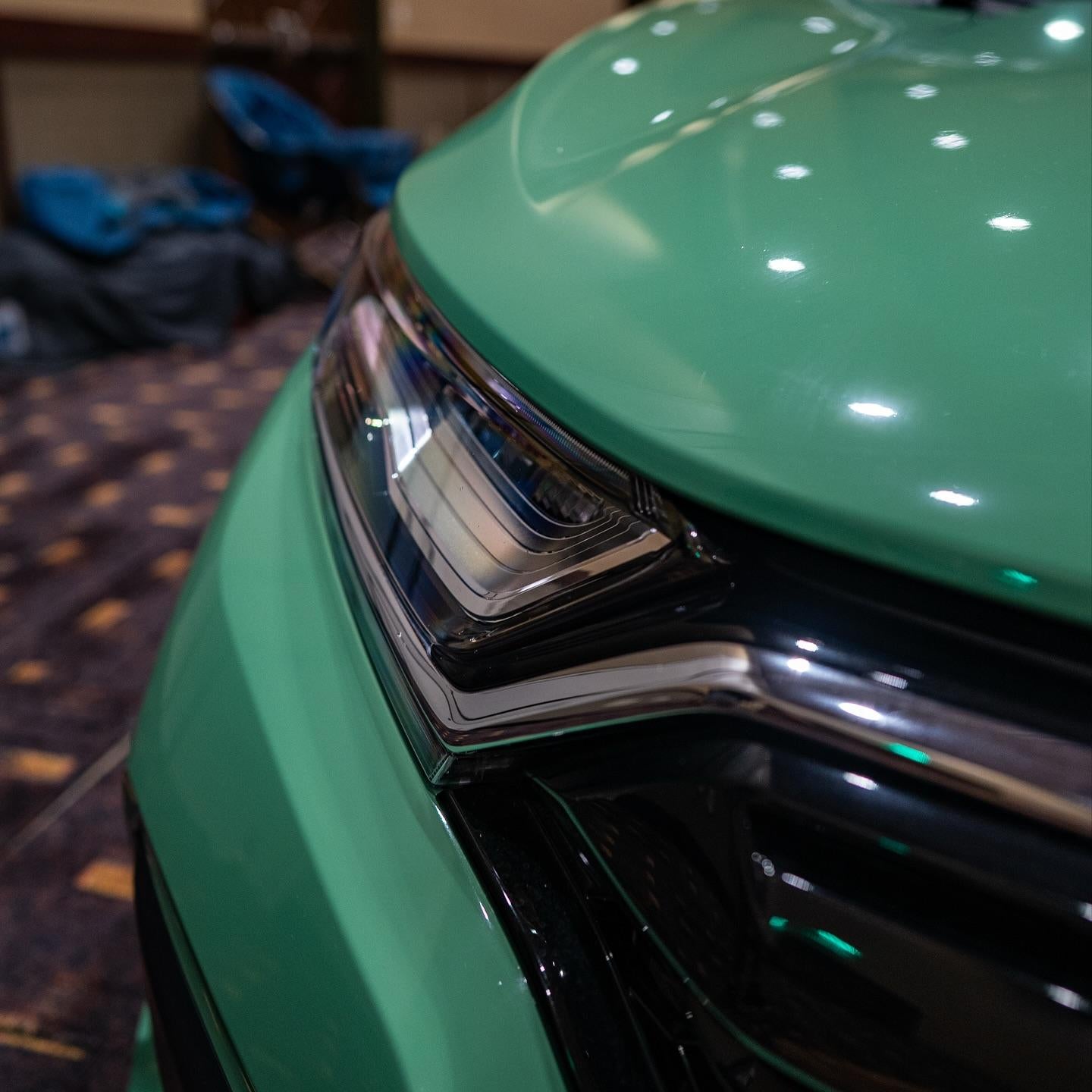 Gloss Porsche Weng Green Car Vinyl Wrap PET product image 3 - Veloro gloss vinyl wrap