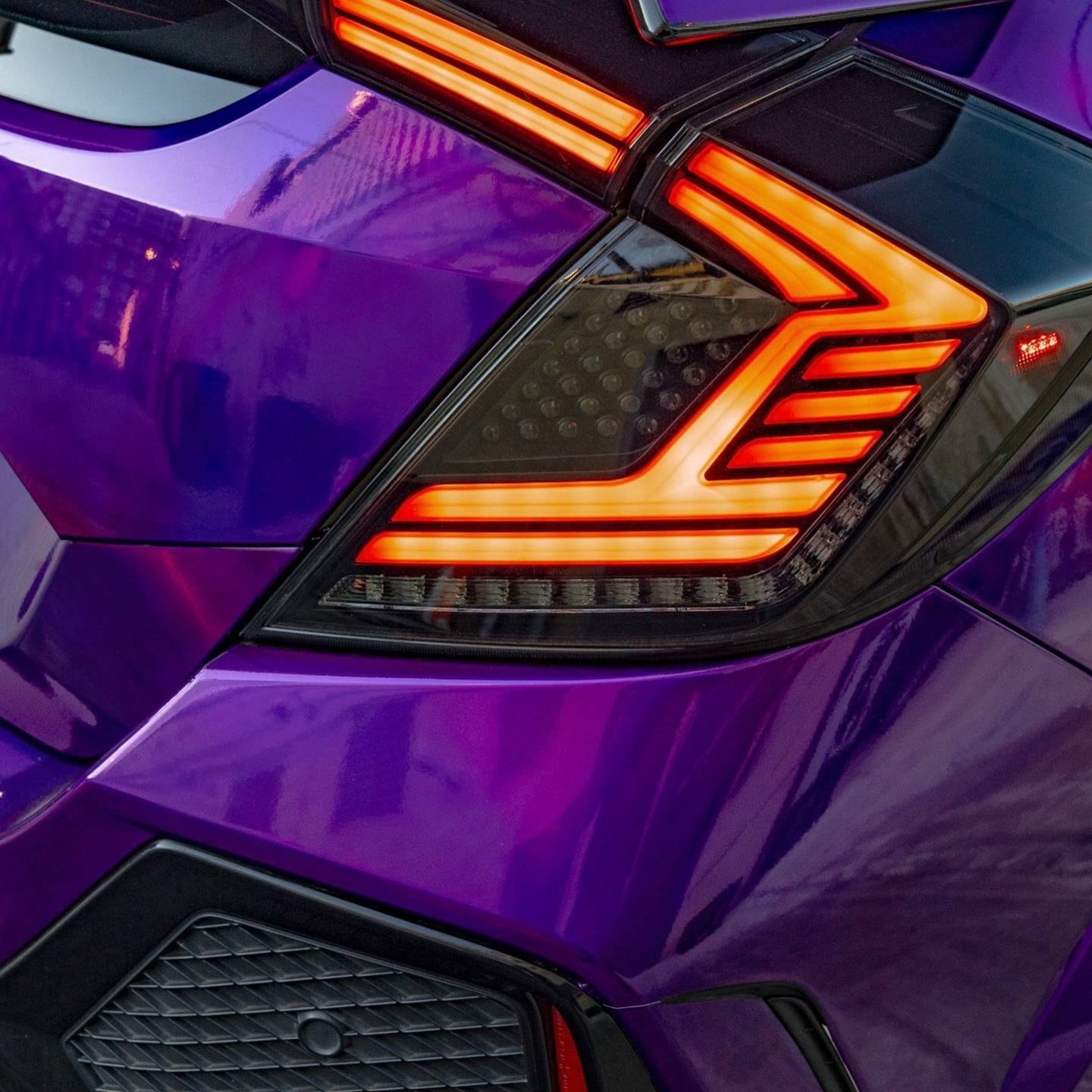 Gloss Purple Holographic Chrome Laser Car Vinyl Wrap product image 10 - Veloro chrome vinyl wrap
