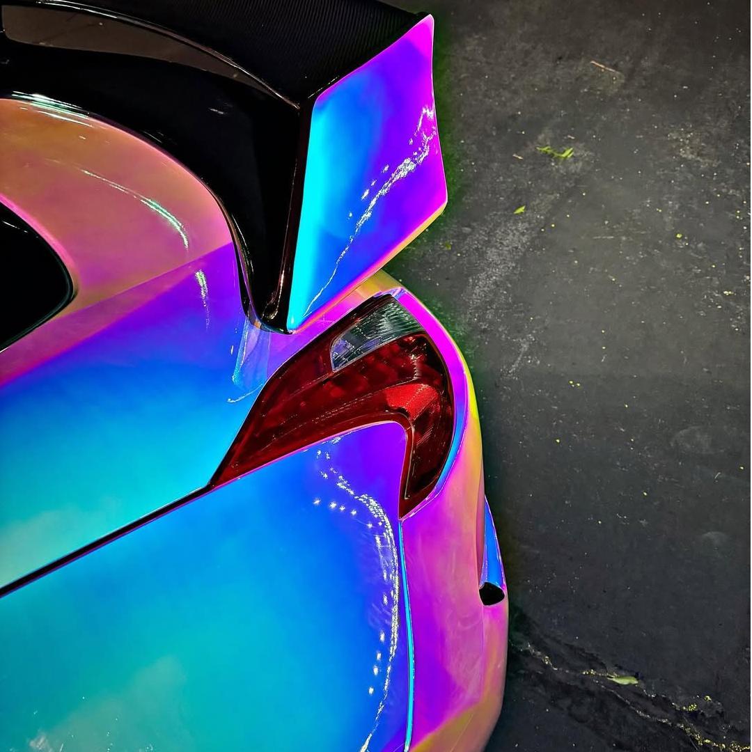 Gloss Rainbow Holographic Chrome White Car Vinyl Wrap PET product image 9 - Veloro chrome vinyl wrap