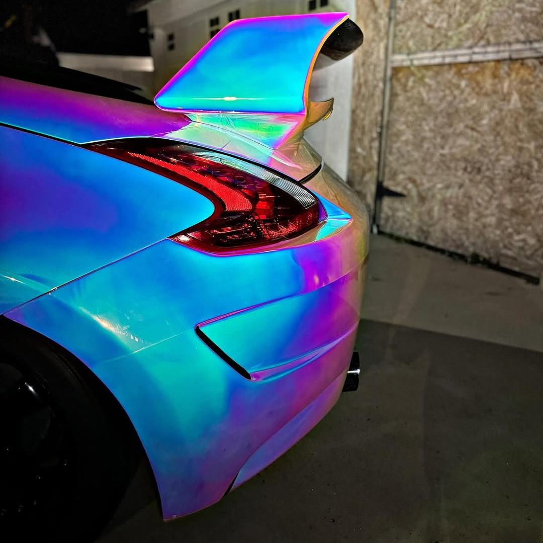Gloss Rainbow Holographic Chrome White Car Vinyl Wrap PET product image 10 - Veloro chrome vinyl wrap