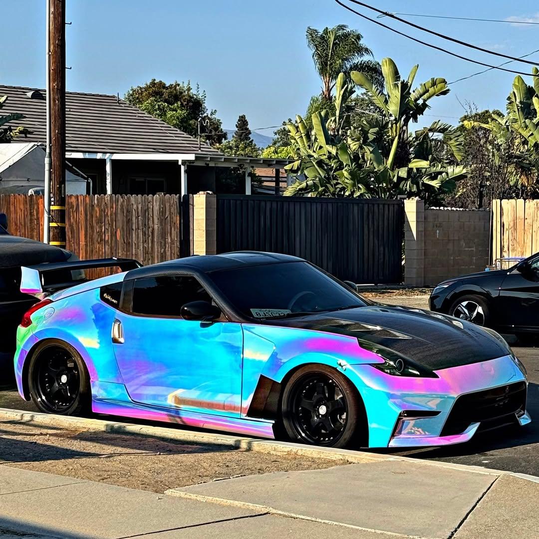 Gloss Rainbow Holographic Chrome White Car Vinyl Wrap PET product image 4 - Veloro chrome vinyl wrap