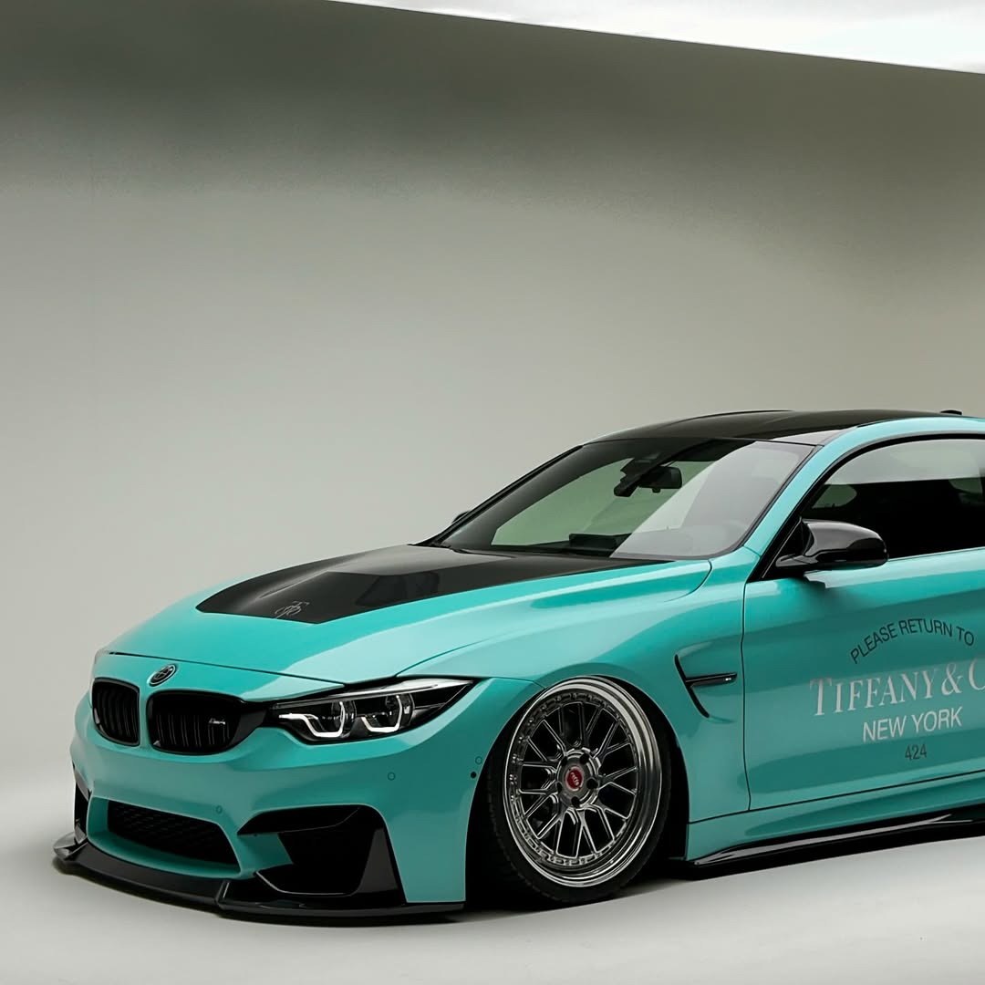 Gloss Sparkle Glitter Tiffany Blue Car Vinyl Wrap product image 4 - Veloro gloss vinyl wrap