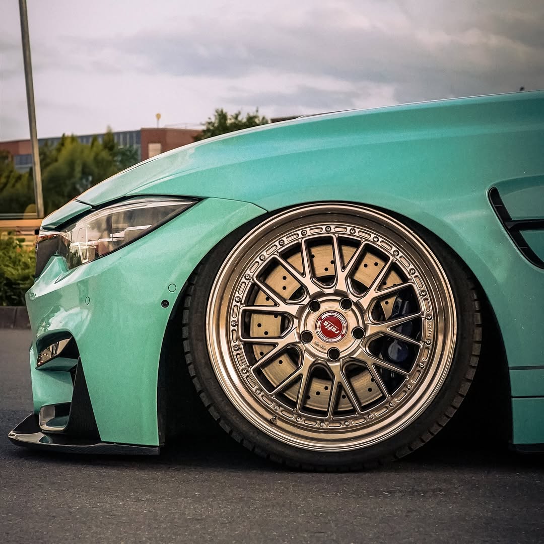 Gloss Sparkle Glitter Tiffany Blue Car Vinyl Wrap product image 11 - Veloro gloss vinyl wrap