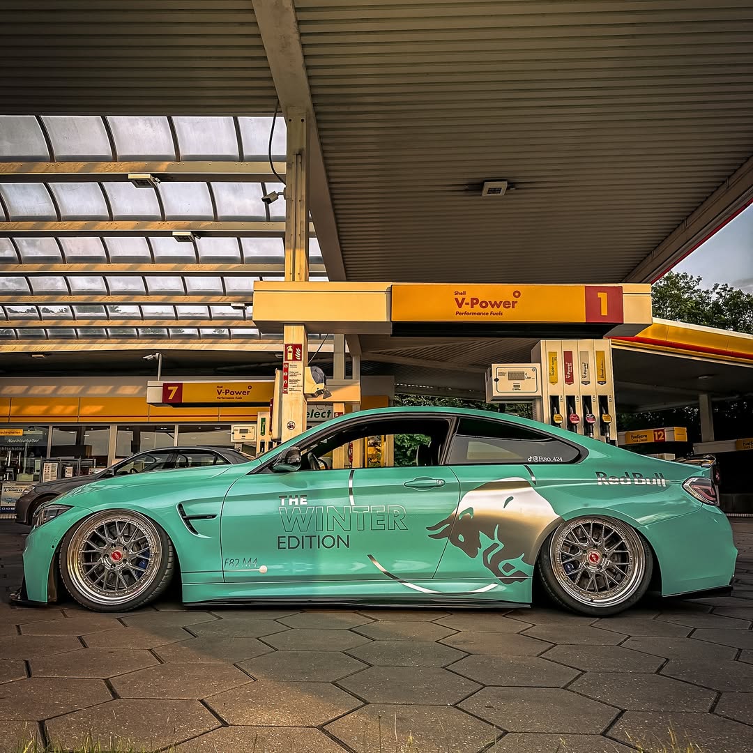 Gloss Sparkle Glitter Tiffany Blue Car Vinyl Wrap product image 6 - Veloro gloss vinyl wrap