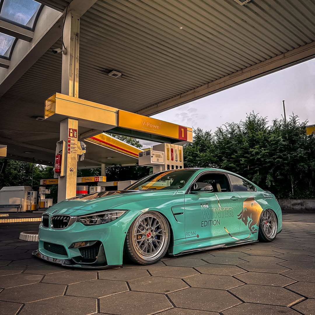 Gloss Sparkle Glitter Tiffany Blue Car Vinyl Wrap product image 7 - Veloro gloss vinyl wrap
