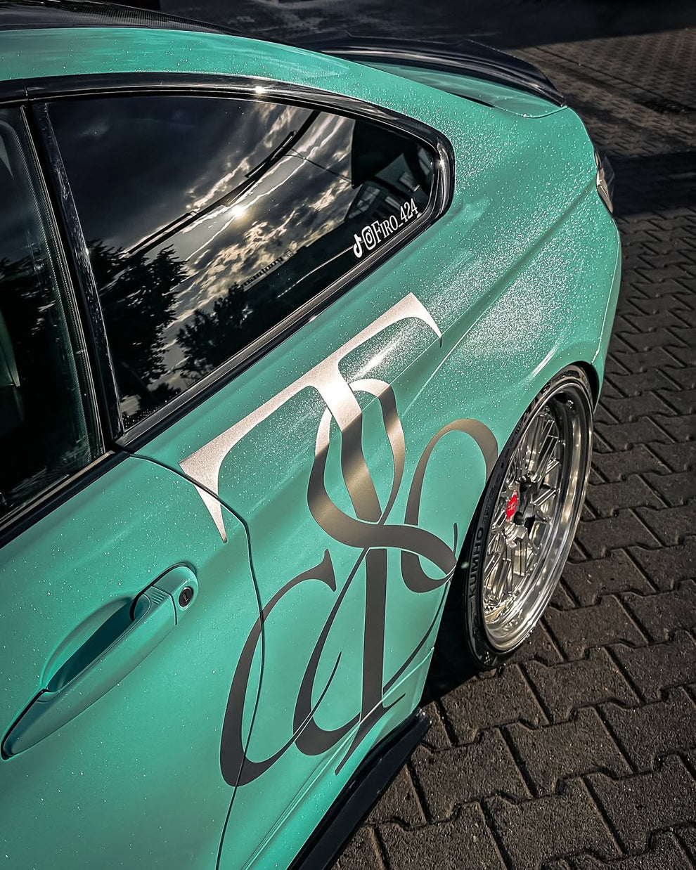 Gloss Sparkle Glitter Tiffany Blue Car Vinyl Wrap product image 8 - Veloro gloss vinyl wrap