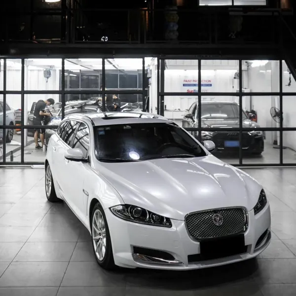Glossy Shell White Car Vinyl Wrap Audi Tesla PET product image 4 - Veloro gloss vinyl wrap