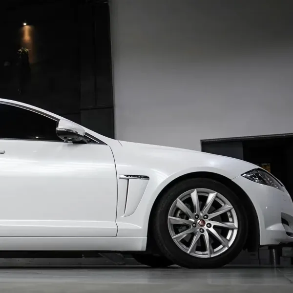 Glossy Shell White Car Vinyl Wrap Audi Tesla PET product image 6 - Veloro gloss vinyl wrap