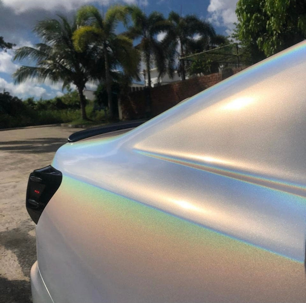 Gloss Metallic Rainbow Laser White Car Vinyl Wrap product image 5 - Veloro metallic vinyl wrap