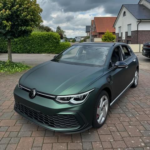 Matte Emerald Green Car Vinyl Wrap BWM I3 product image 6 - Veloro matte vinyl wrap