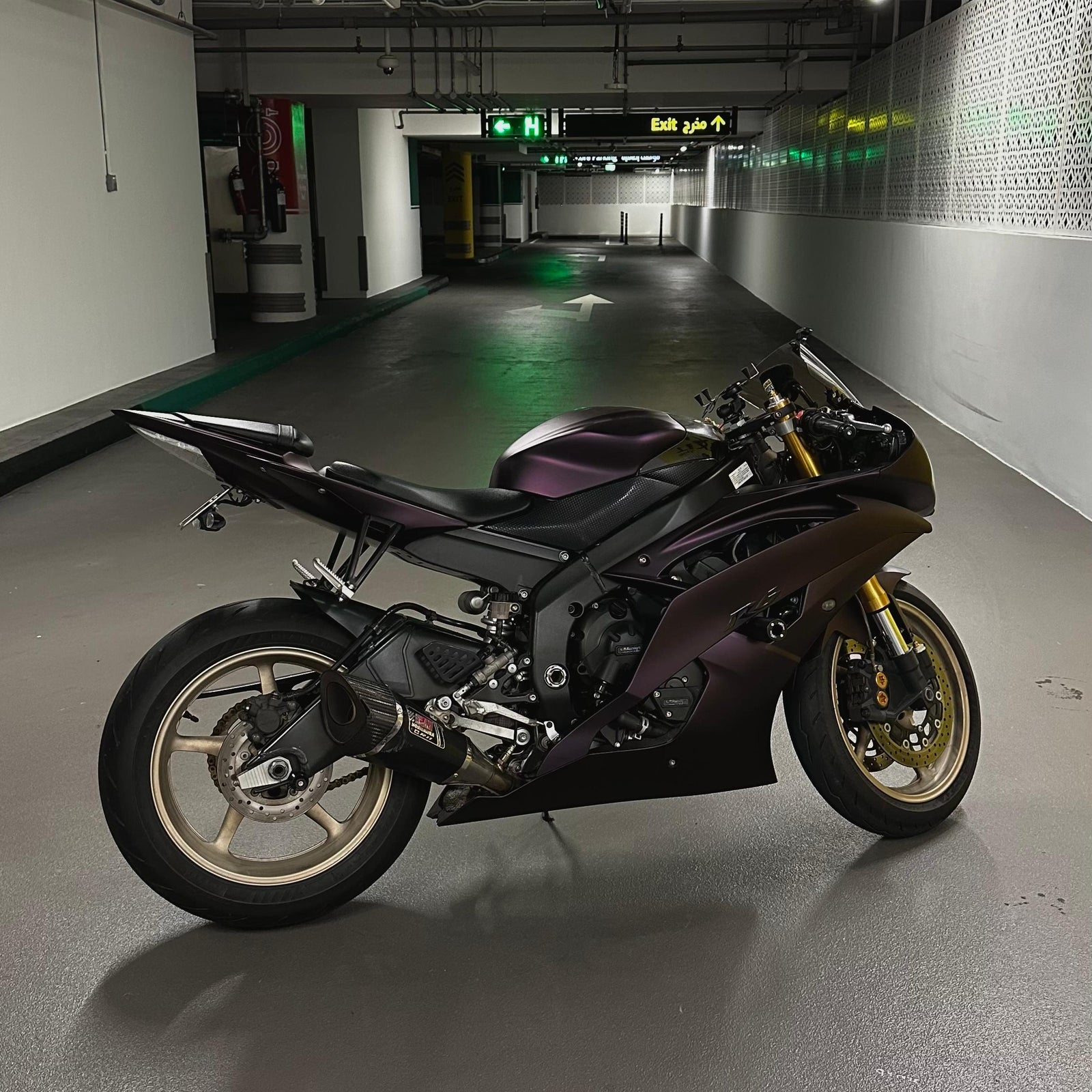 Ultra Matte Metallic Black Purple Car Vinyl Wrap product image 6 - Veloro matte vinyl wrap