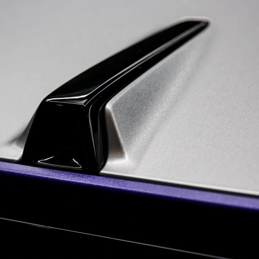 Matte Metallic Brushed Silver Car Vinyl Wrap product image 4 - Veloro matte vinyl wrap