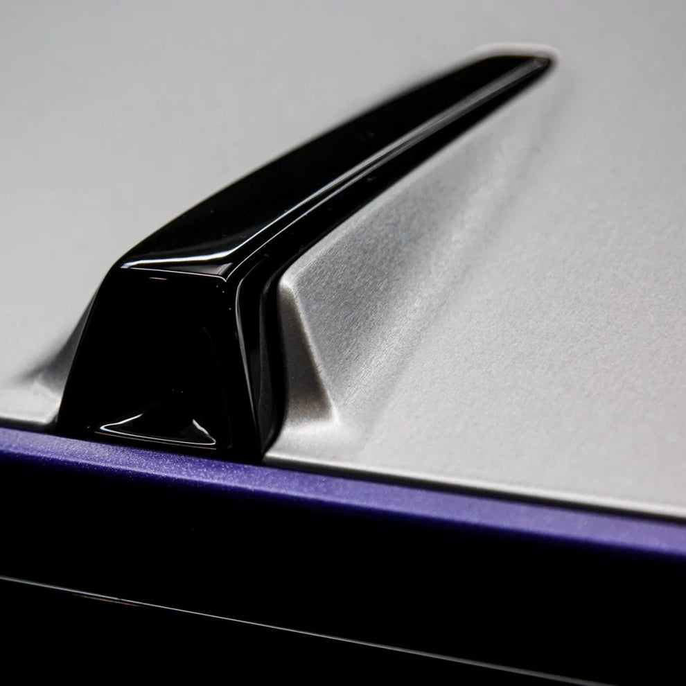 Matte Metallic Brushed Silver Car Vinyl Wrap product image 4 - Veloro matte vinyl wrap