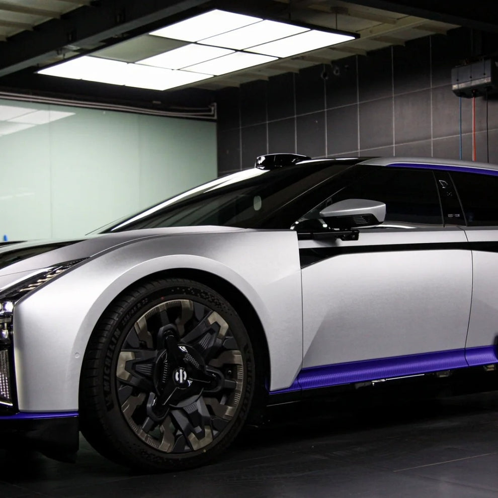 Matte Metallic Brushed Silver Car Vinyl Wrap product image 3 - Veloro matte vinyl wrap