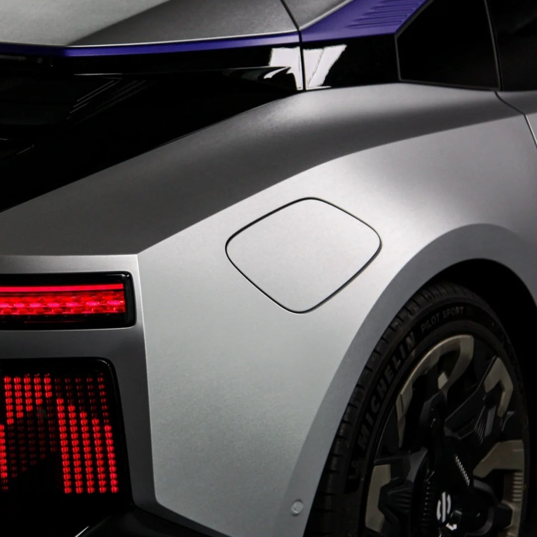 Matte Metallic Brushed Silver Car Vinyl Wrap product image 6 - Veloro matte vinyl wrap
