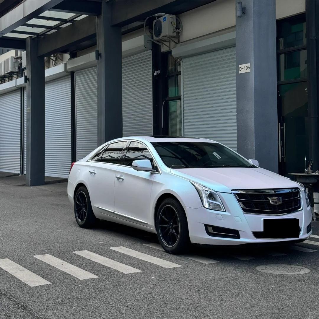 Matte Metallic Chameleon Aurora White Car Vinyl Wrap product image 2 - Veloro color shift vinyl wrap