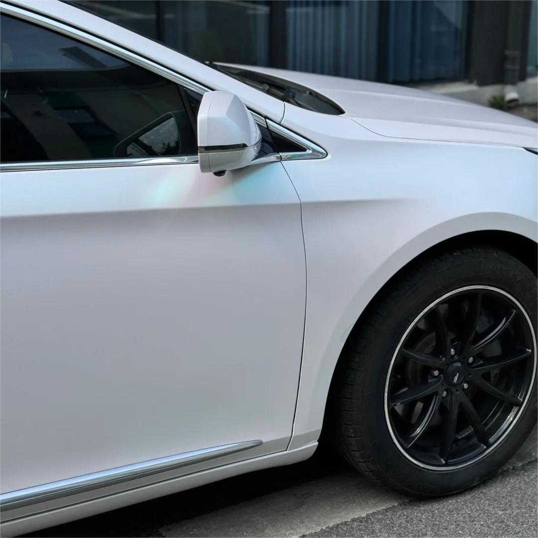 Matte Metallic Chameleon Aurora White Car Vinyl Wrap product image 4 - Veloro color shift vinyl wrap