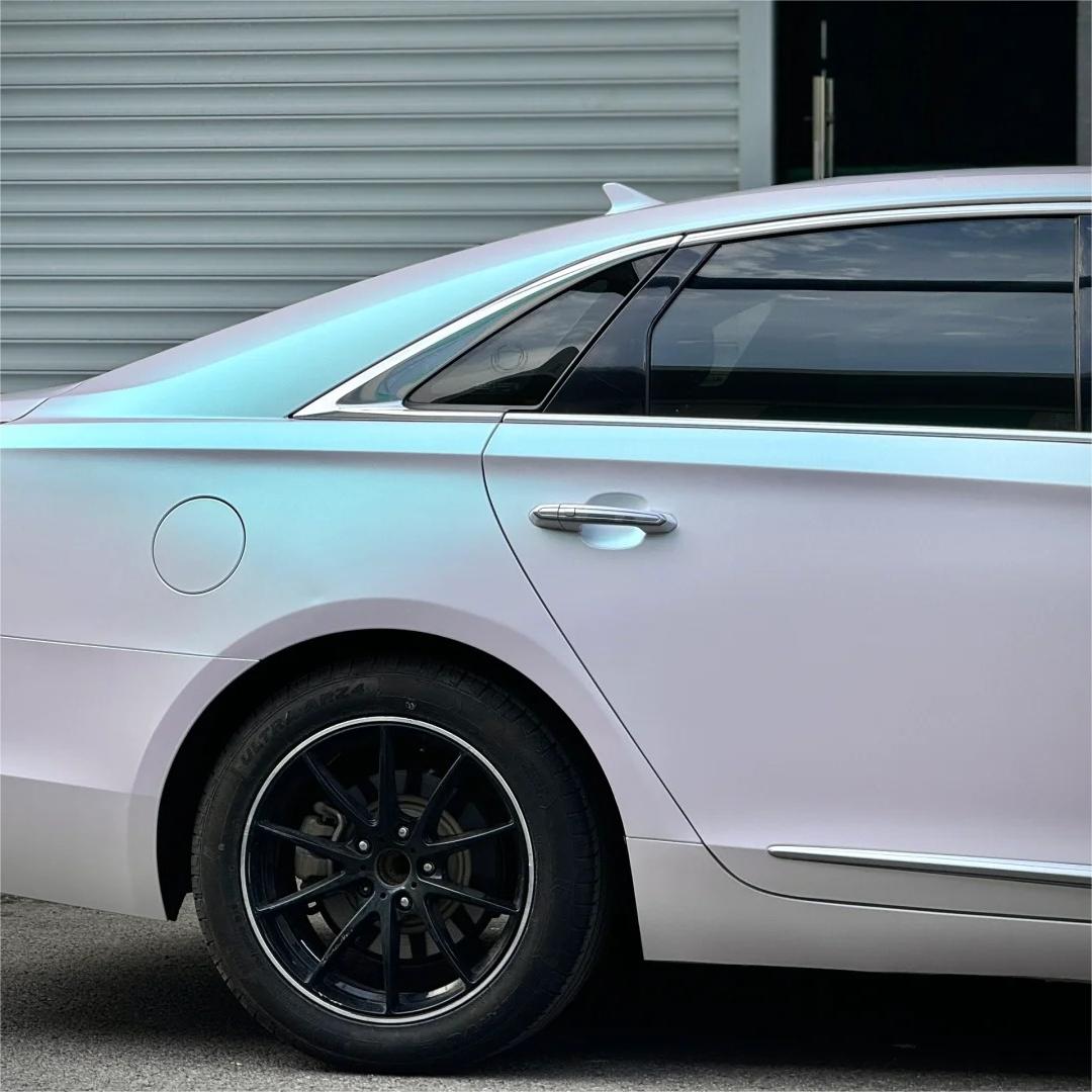 Matte Metallic Chameleon Aurora White Car Vinyl Wrap product image 5 - Veloro color shift vinyl wrap