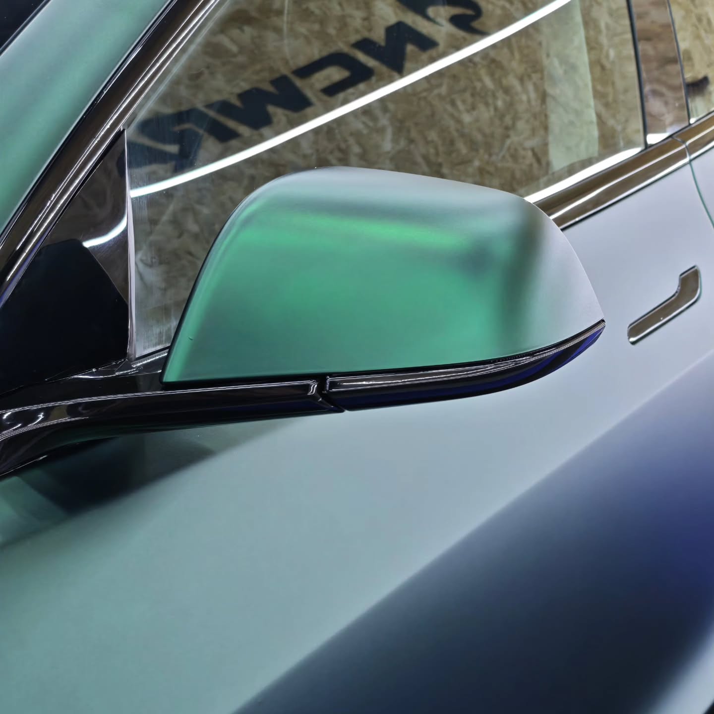 Matte Metallic Chrome Venom Green Car Vinyl Wrap PET product image 12 - Veloro chrome vinyl wrap