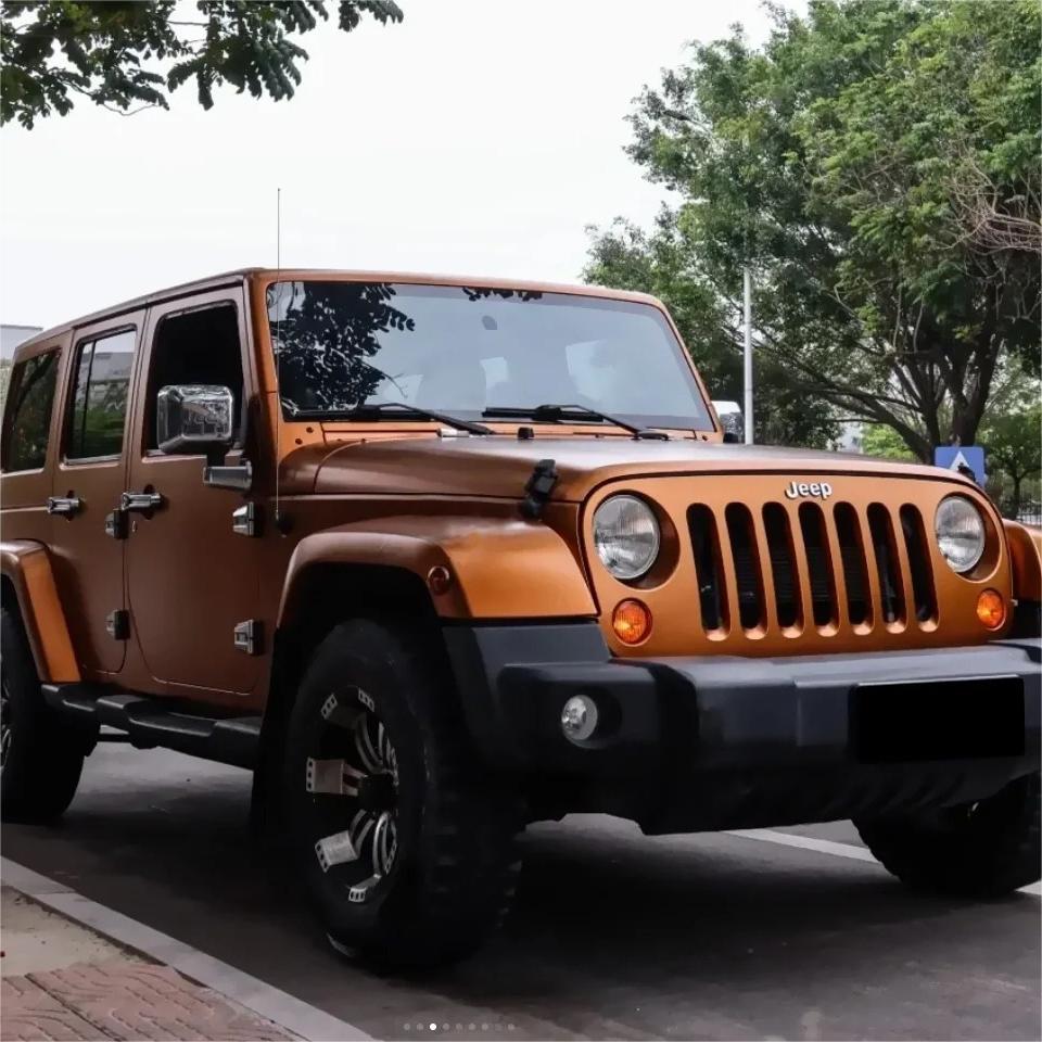 Matte Metallic Copper Brown Car Vinyl Wrap product image 2 - Veloro matte vinyl wrap