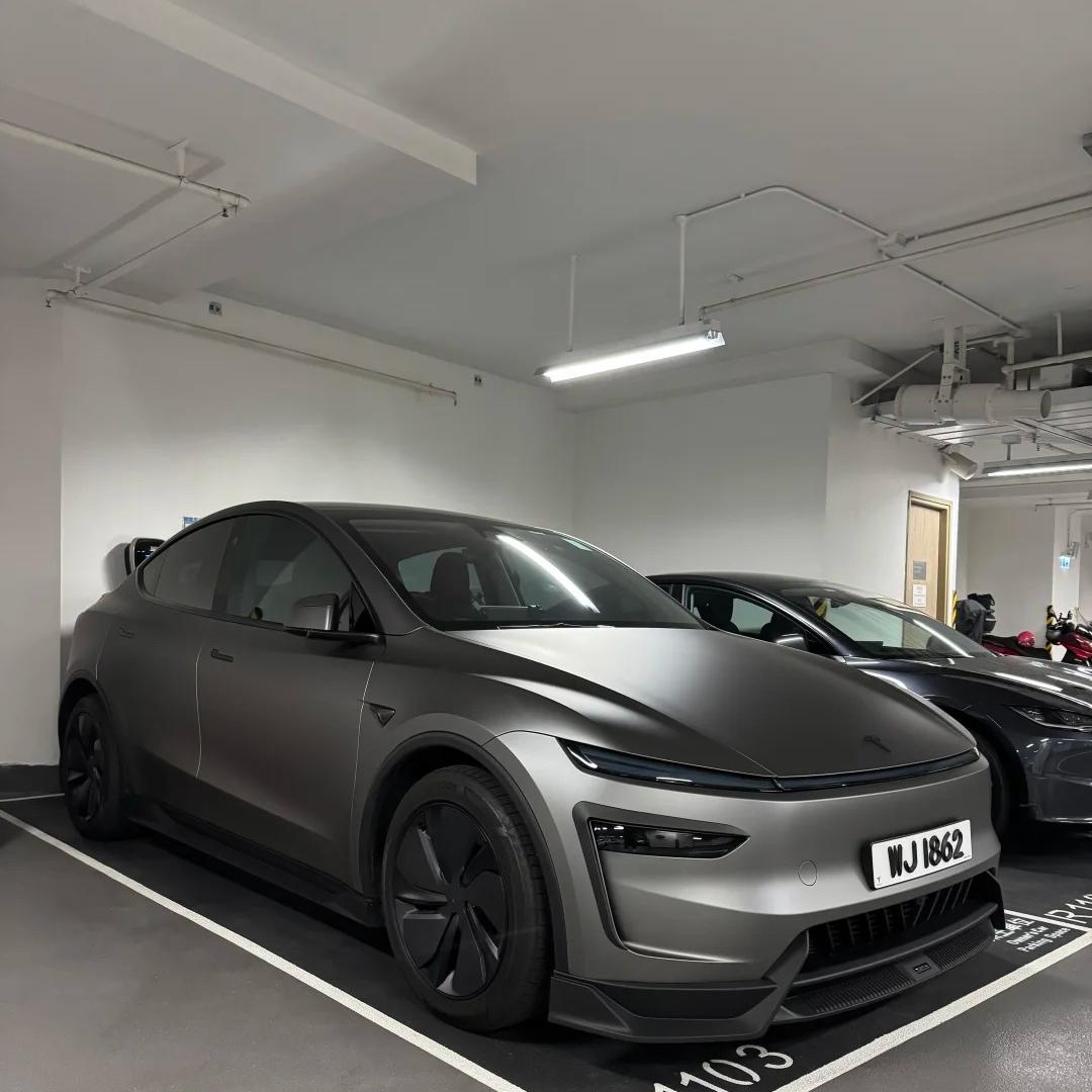 Matte Metallic Dark AMG Grey Car Vinyl Wrap PET product image 6 - Veloro matte vinyl wrap