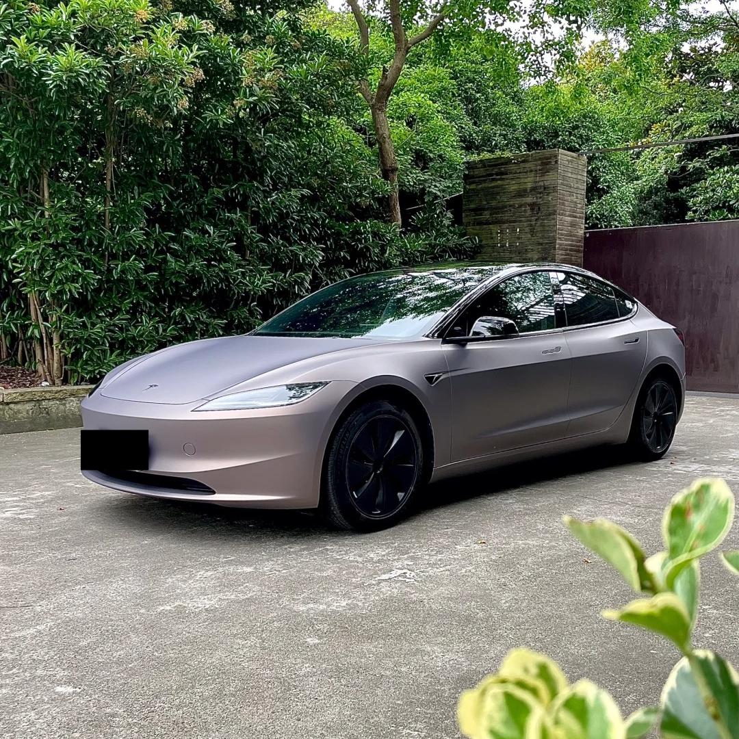 Matte Metallic DBX Purple Car Vinyl Wrap PET product image 3 - Veloro matte vinyl wrap