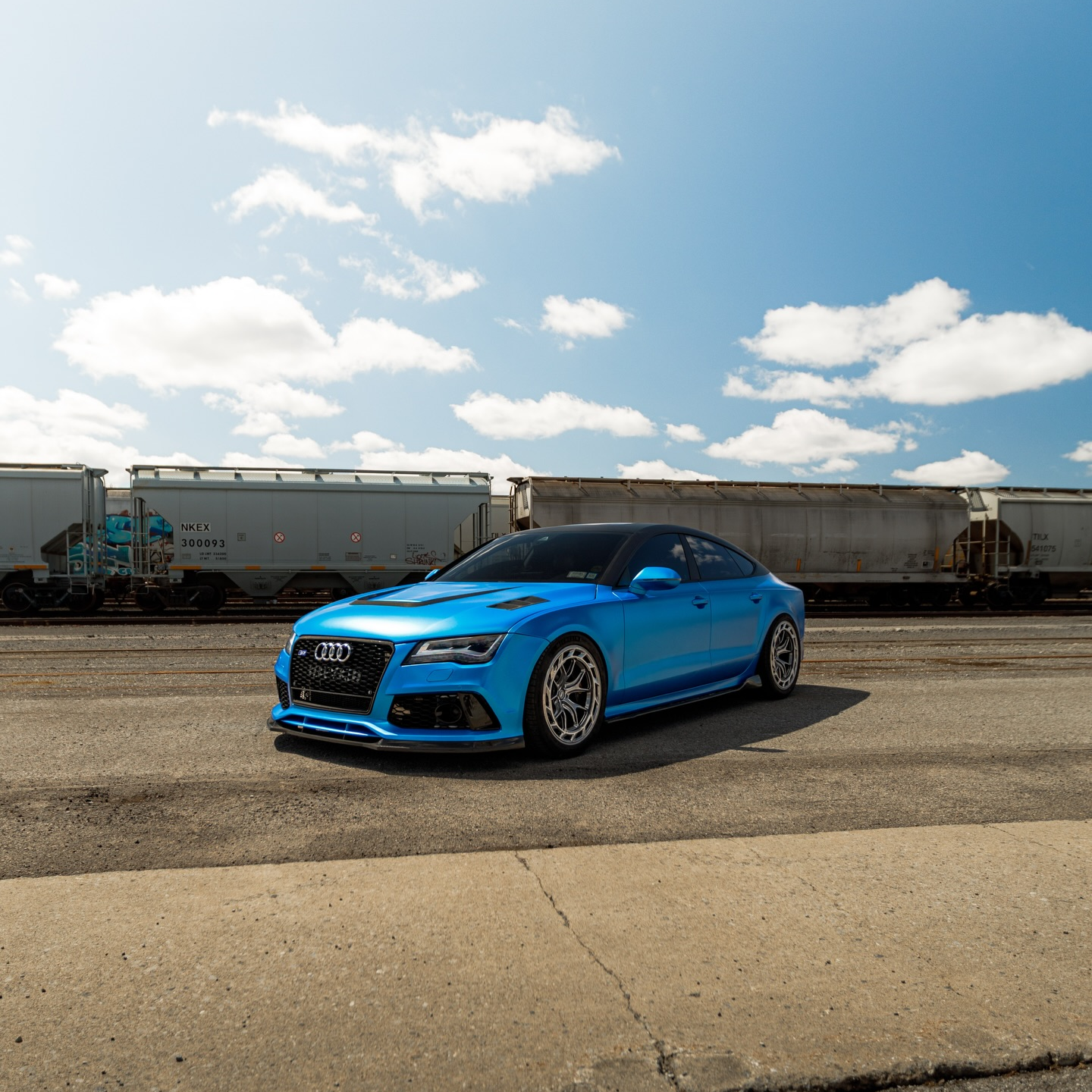 Matte Metallic Diamond Azure Blue Car Vinyl Wrap PET product image 4 - Veloro matte vinyl wrap