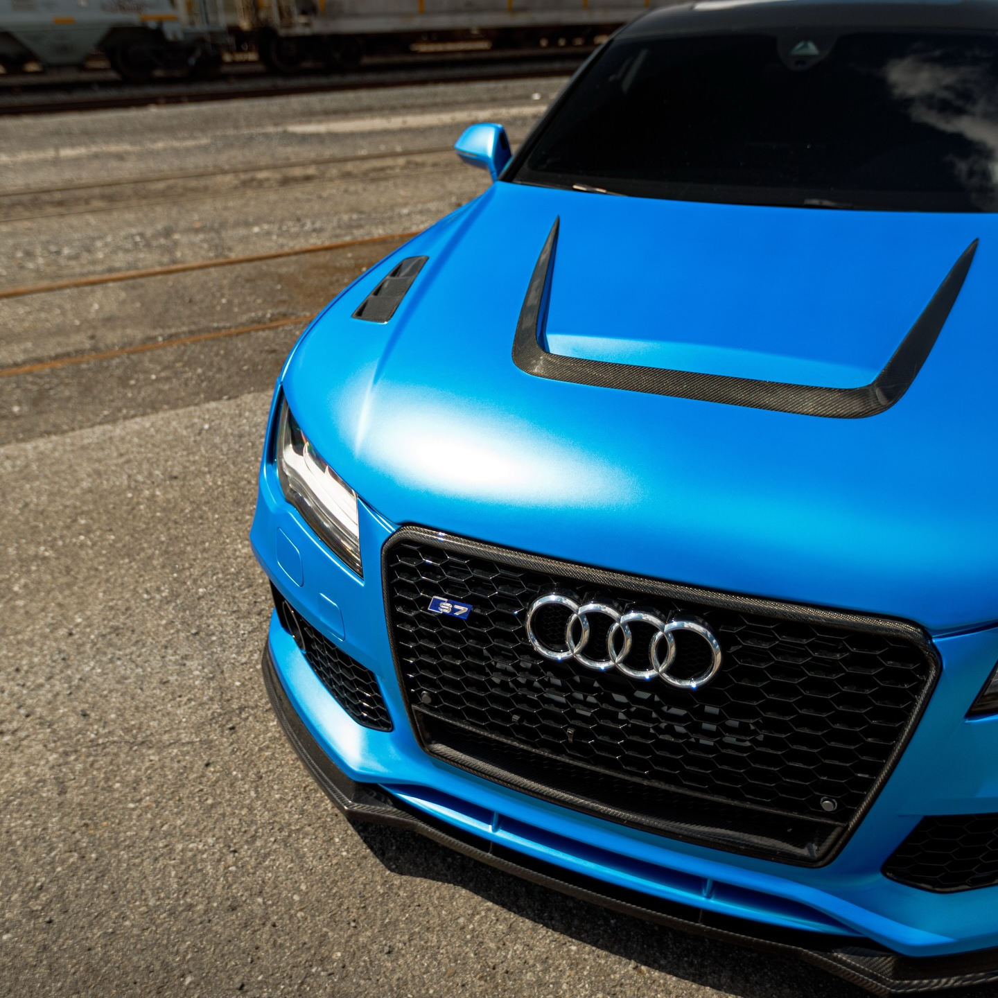 Matte Metallic Diamond Azure Blue Car Vinyl Wrap PET product image 3 - Veloro matte vinyl wrap