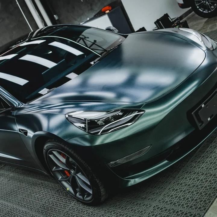 Matte Metallic Diamond Emerald Green Car Vinyl Wrap product image 4 - Veloro matte vinyl wrap