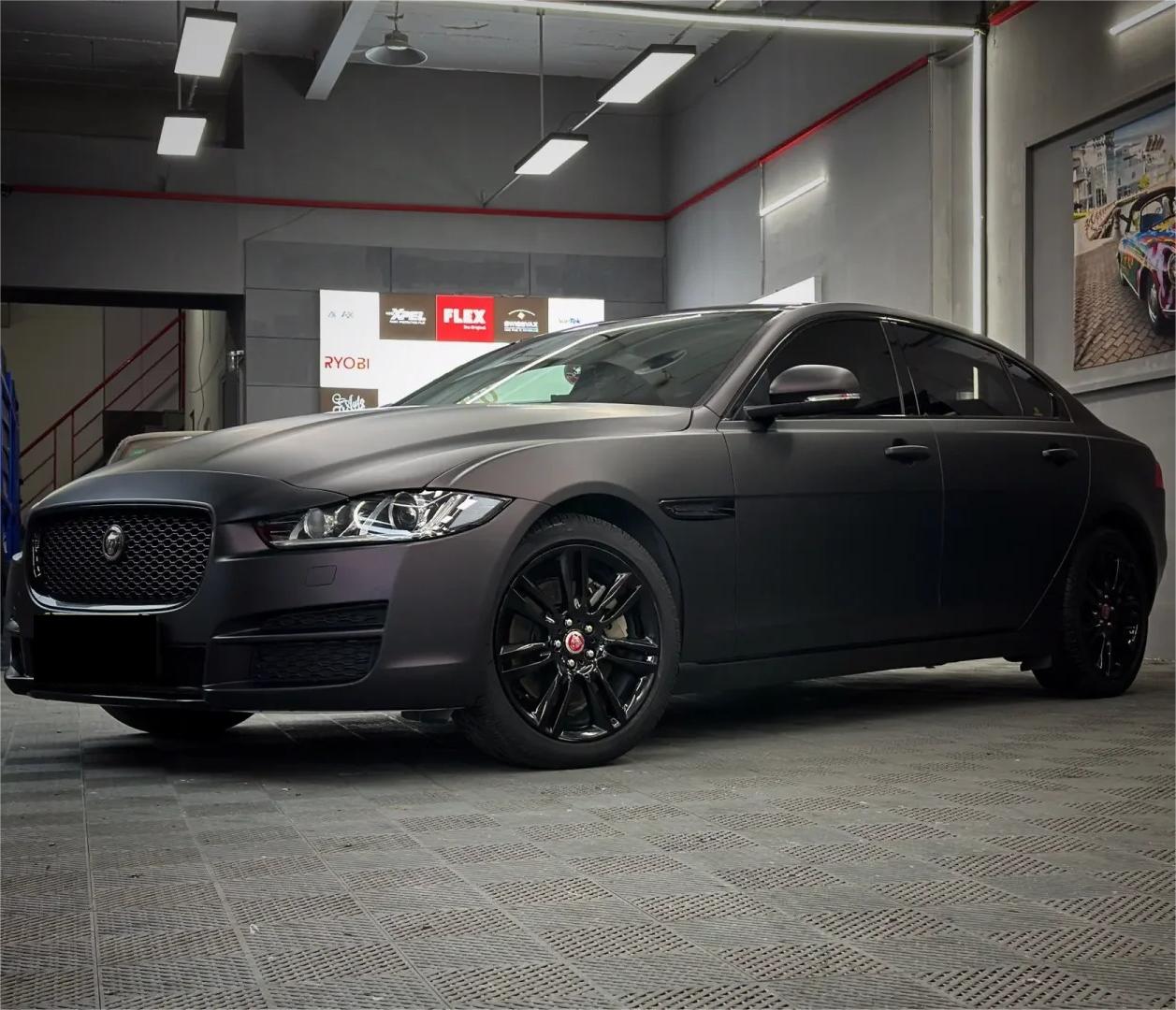 Matte Metallic Diamond Red Black Car Vinyl Wrap product image 3 - Veloro matte vinyl wrap