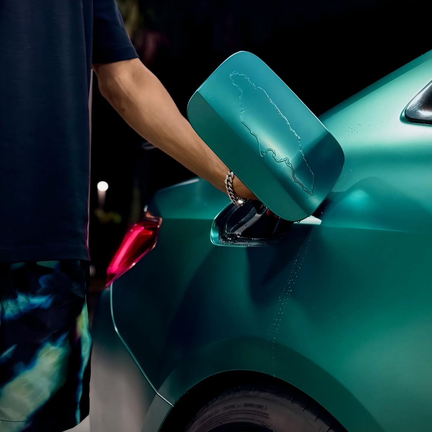 Matte Metallic Emerald Green Car Vinyl Wrap product image 13 - Veloro matte vinyl wrap