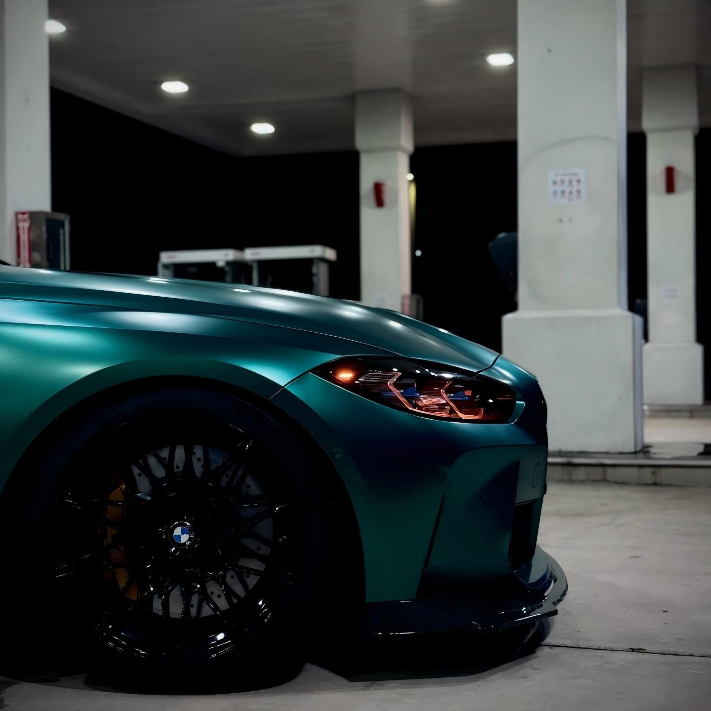 Matte Metallic Emerald Green Car Vinyl Wrap product image 11 - Veloro matte vinyl wrap