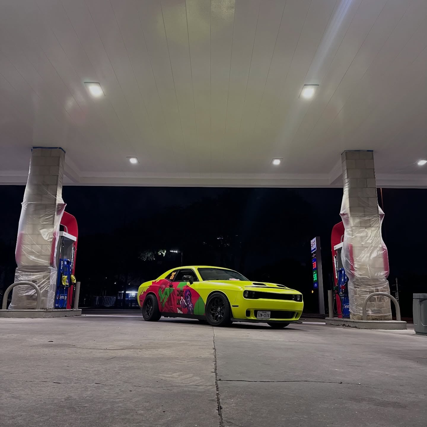 Matte Metallic Fluorescent Yellow Car Vinyl Wrap product image 2 - Veloro matte vinyl wrap