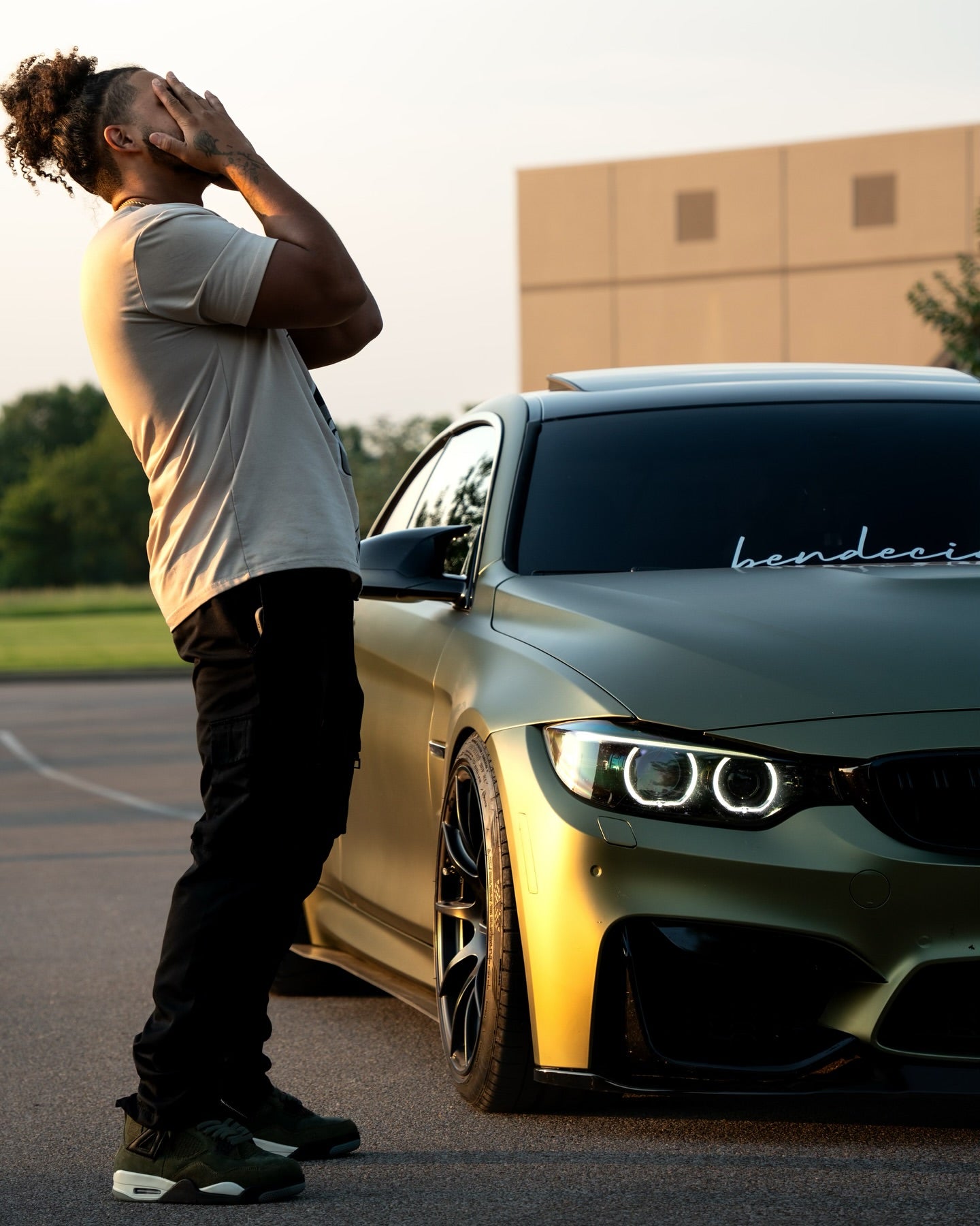 Matte Metallic Lighting Green Car Vinyl Wrap PET product image 12 - Veloro matte vinyl wrap