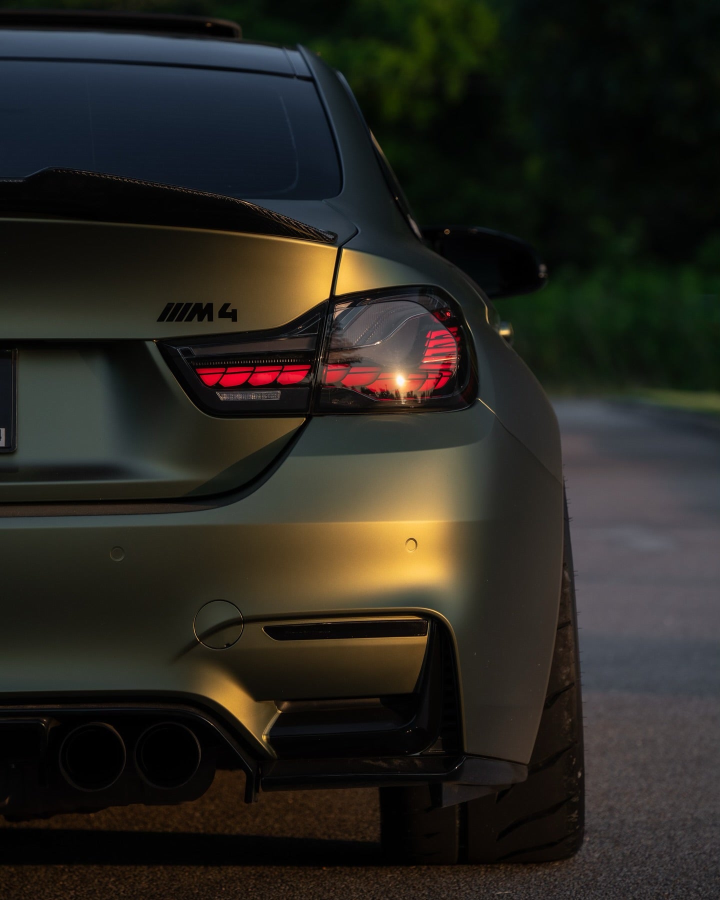 Matte Metallic Lighting Green Car Vinyl Wrap PET product image 14 - Veloro matte vinyl wrap